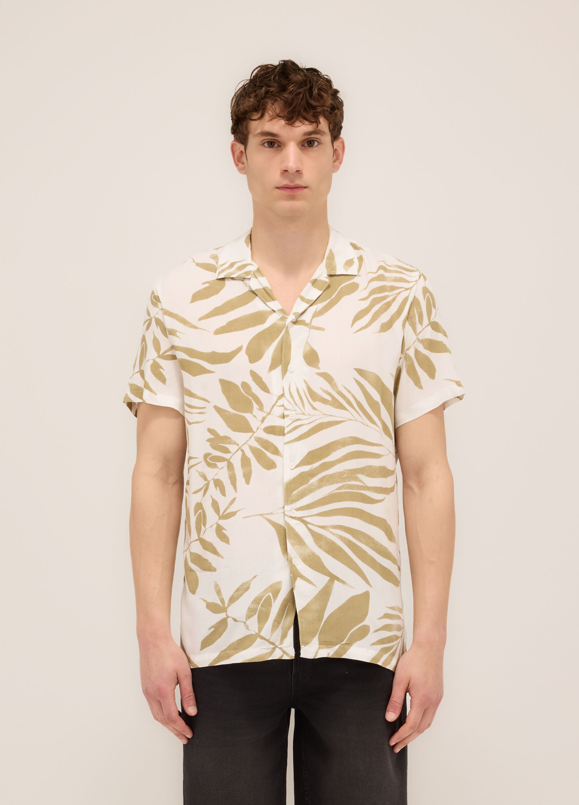 Camicia a maniche corte in viscosa con stampa uomo