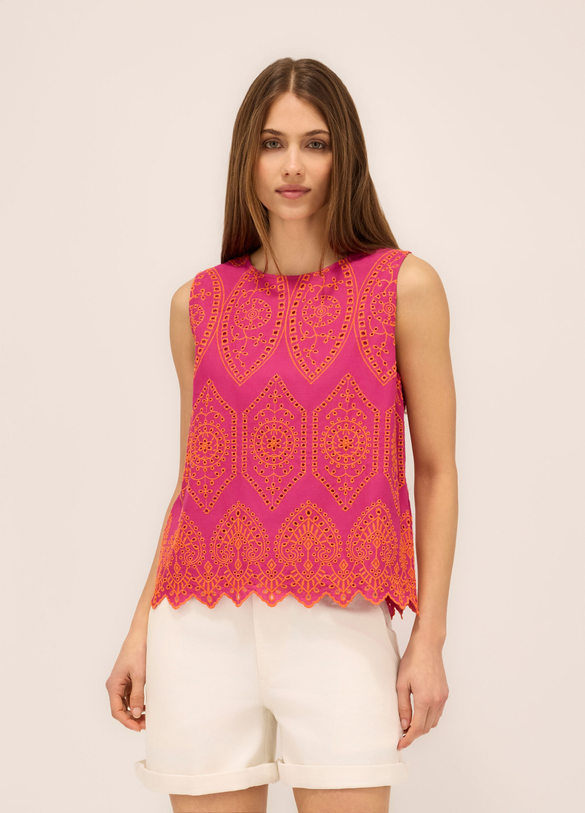 Top in puro cotone con ricami donna
