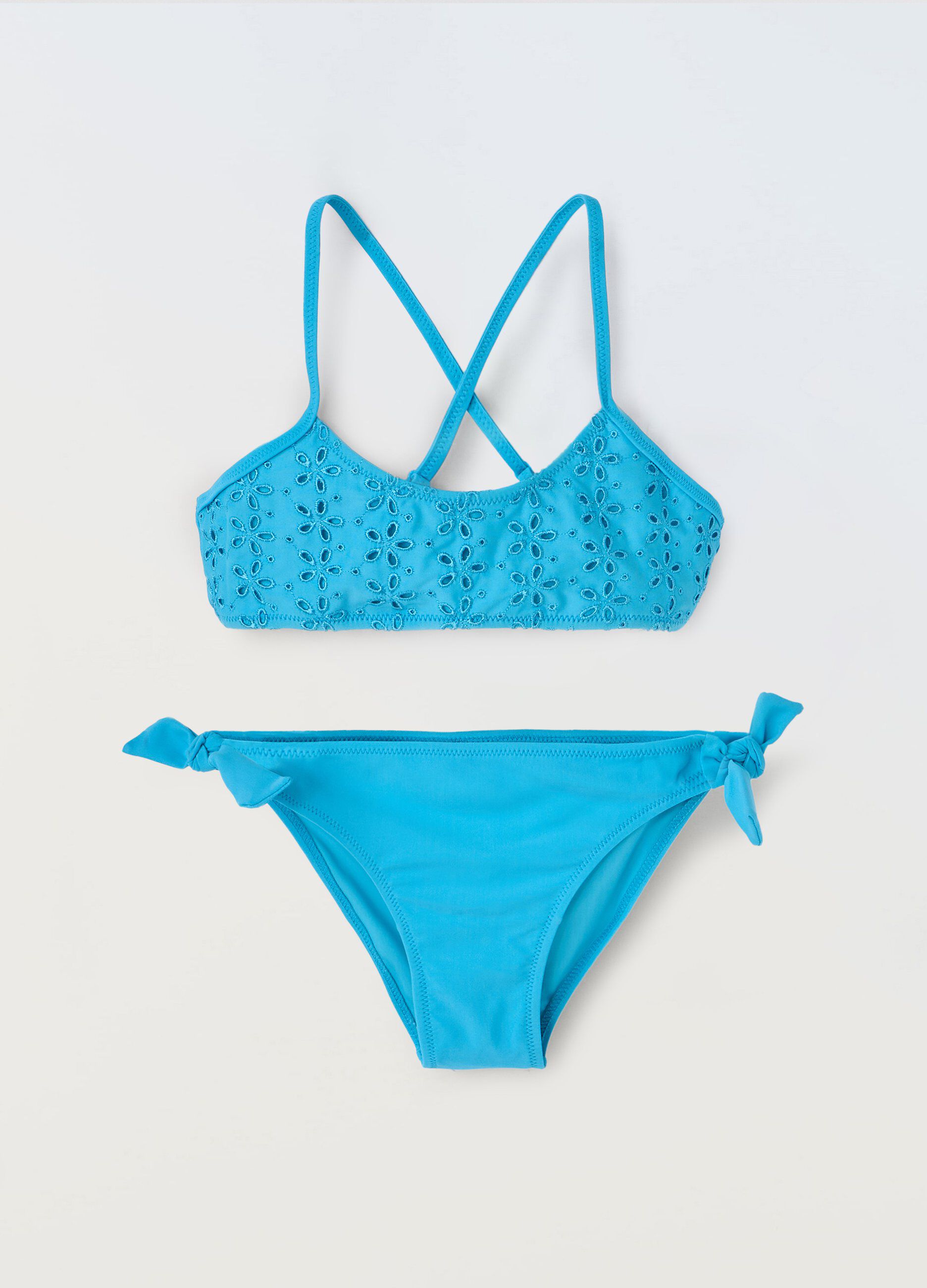 Bikini con top in sangallo ragazza