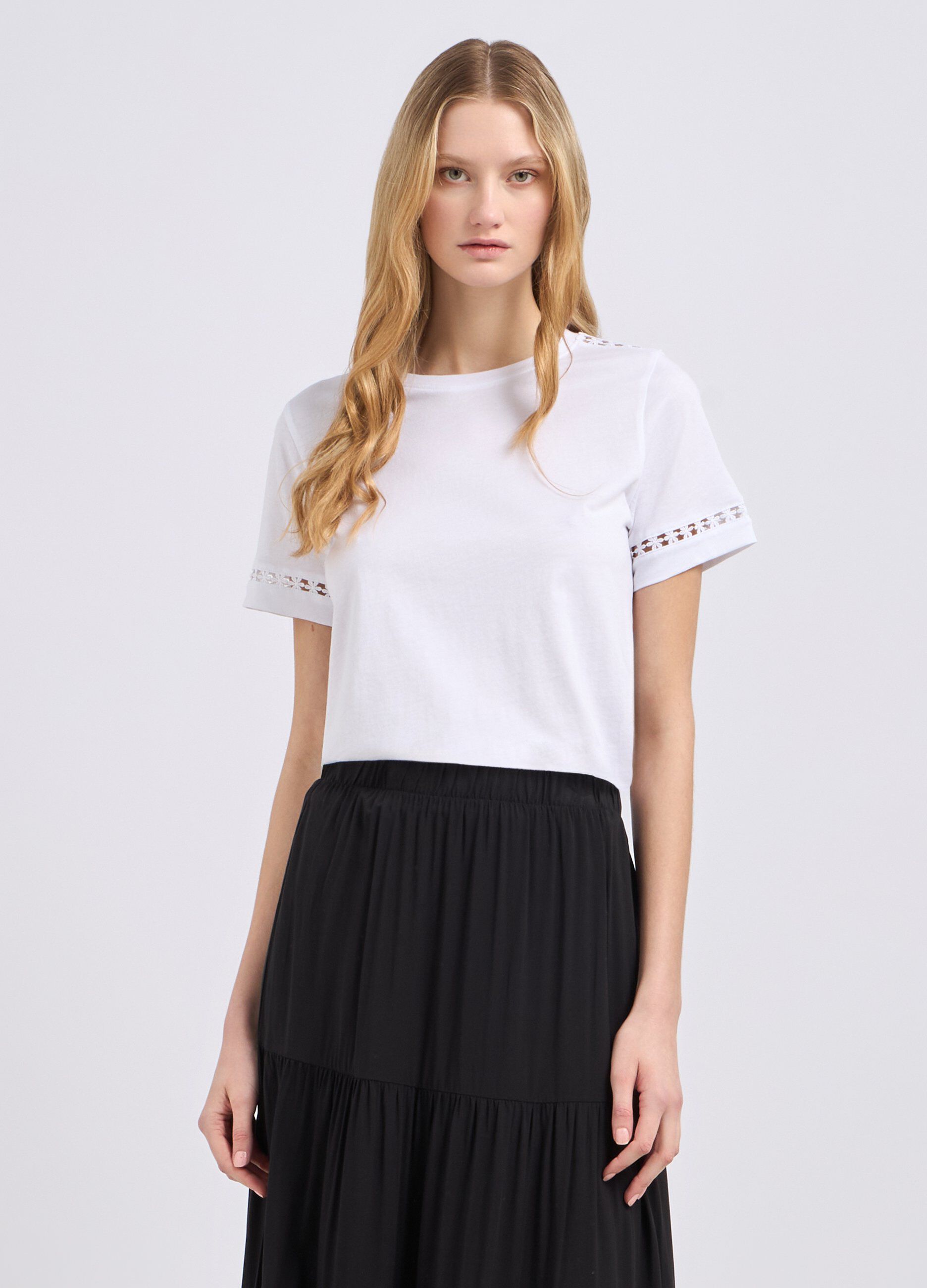 T-shirt in puro cotone con lavorazione donna