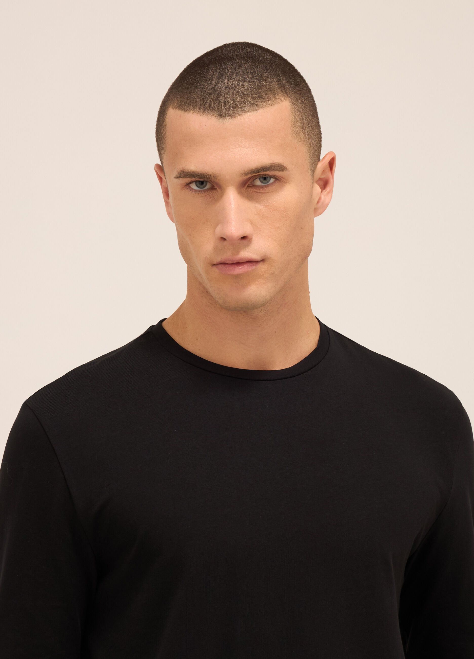 Maglia girocollo a maniche lunghe in cotone stretch uomo 4 Maglia girocollo a maniche lunghe in cotone stretch uomo