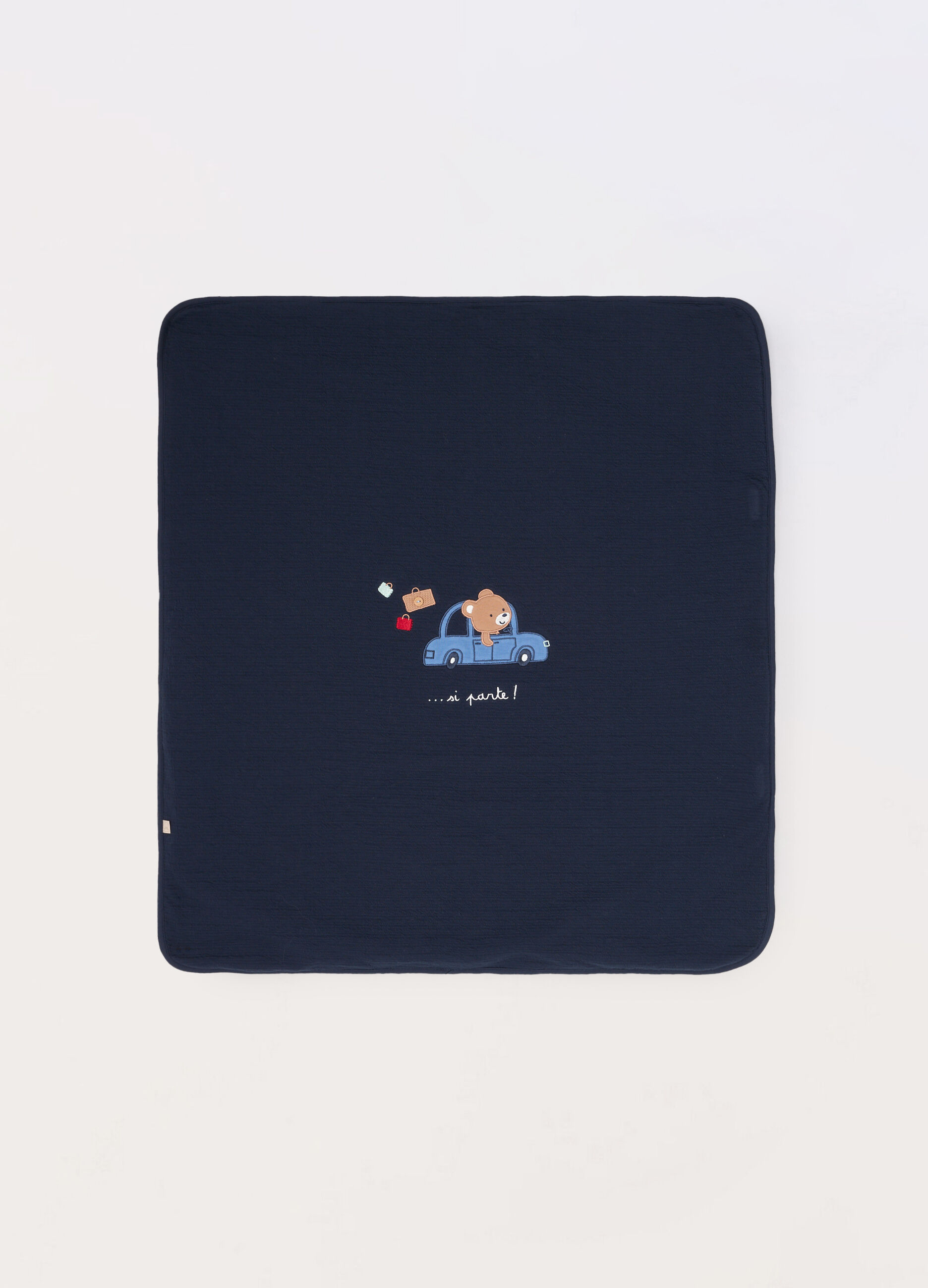 Coperta imbottita con ricamo neonato