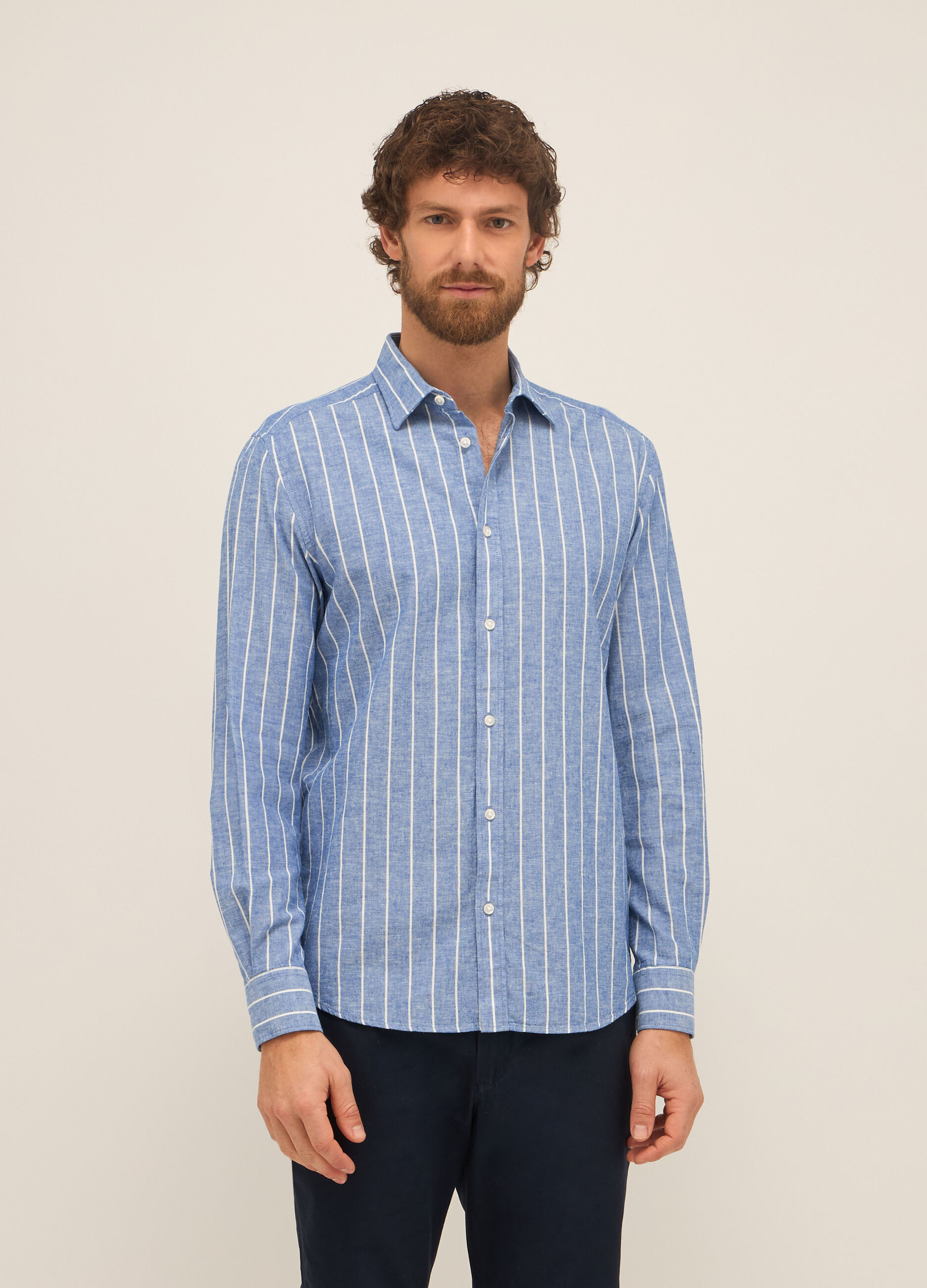 Camicia regular fit in cotone e lino a righe