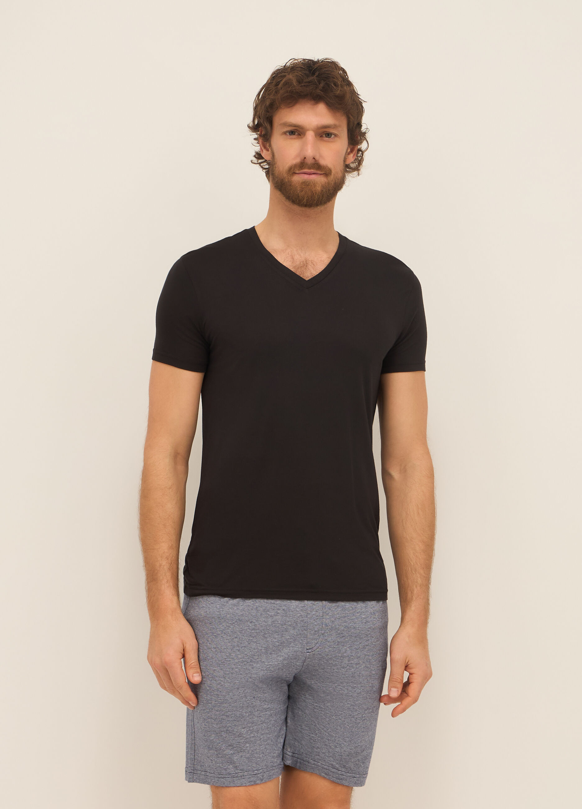 T-shirt collo a V in modal uomo