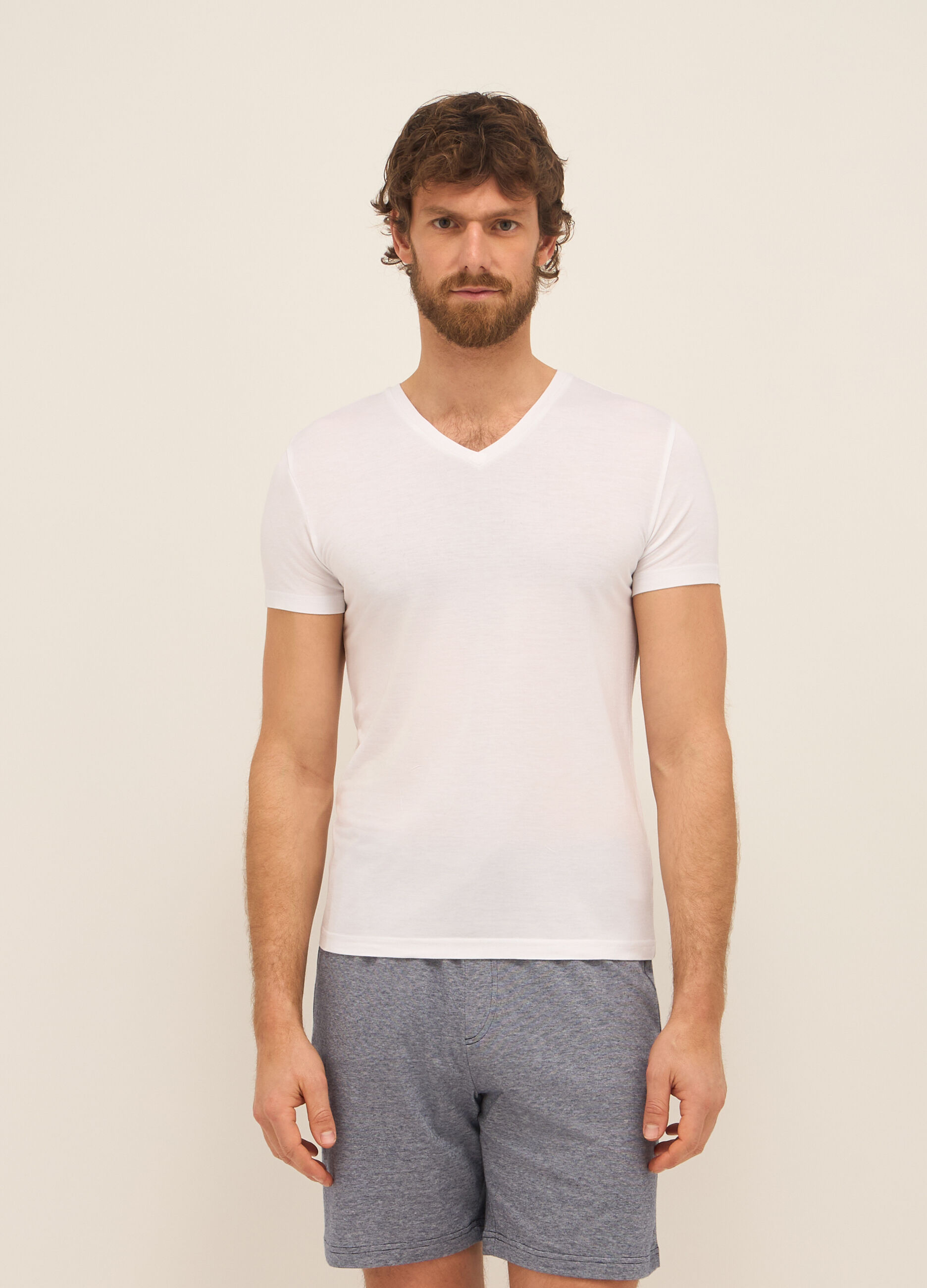 T-shirt collo a V in modal uomo